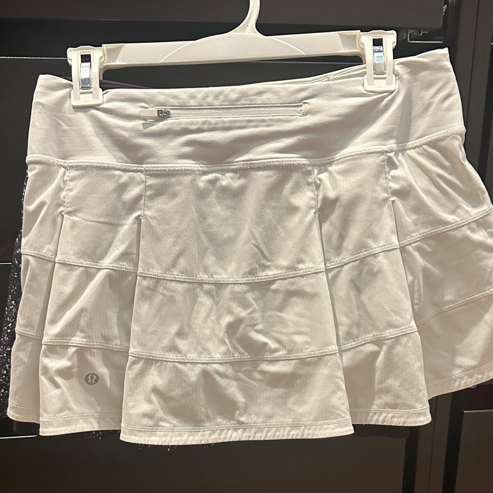 lululemon athletica 6 White Tiered Athletic Skort